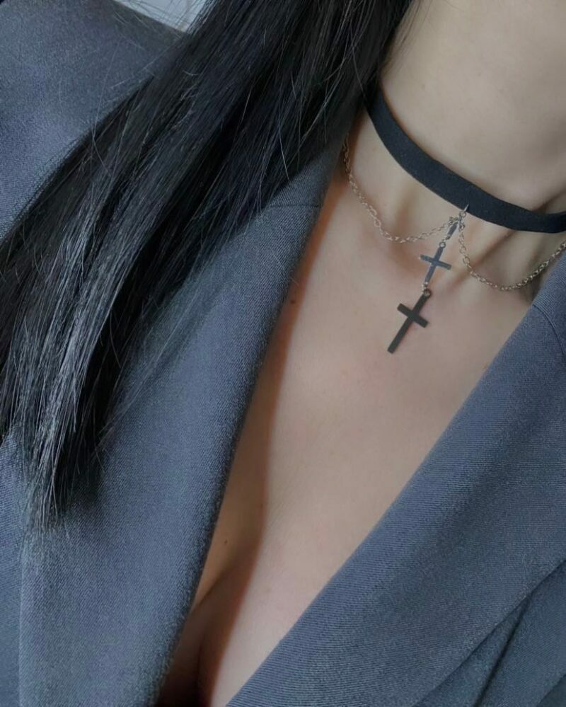 τσόκερ λαιμού με σταυρό