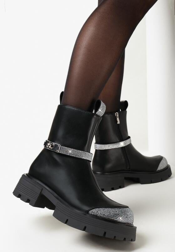 μαυρο μποτάκι με αποσπώμενολουράκι και στρας ,κλείνει με φερμουάρ