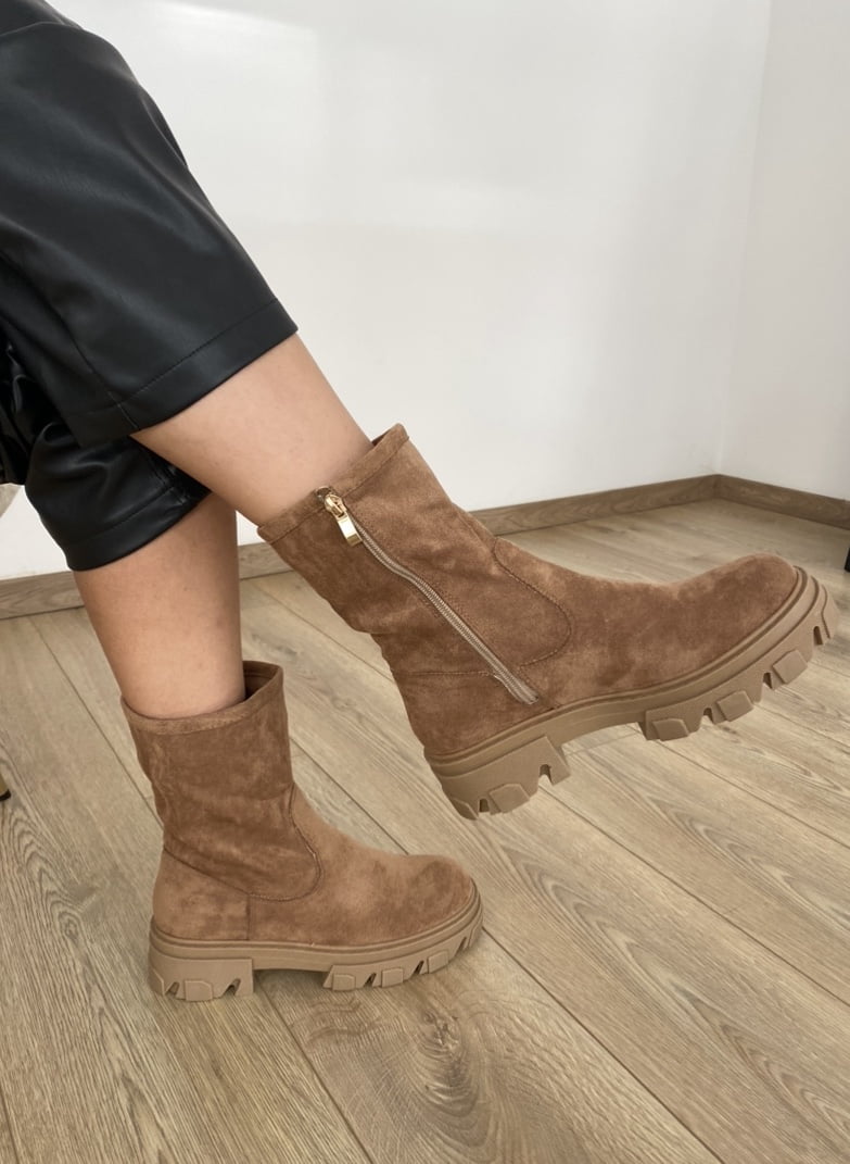 καφε μπότες