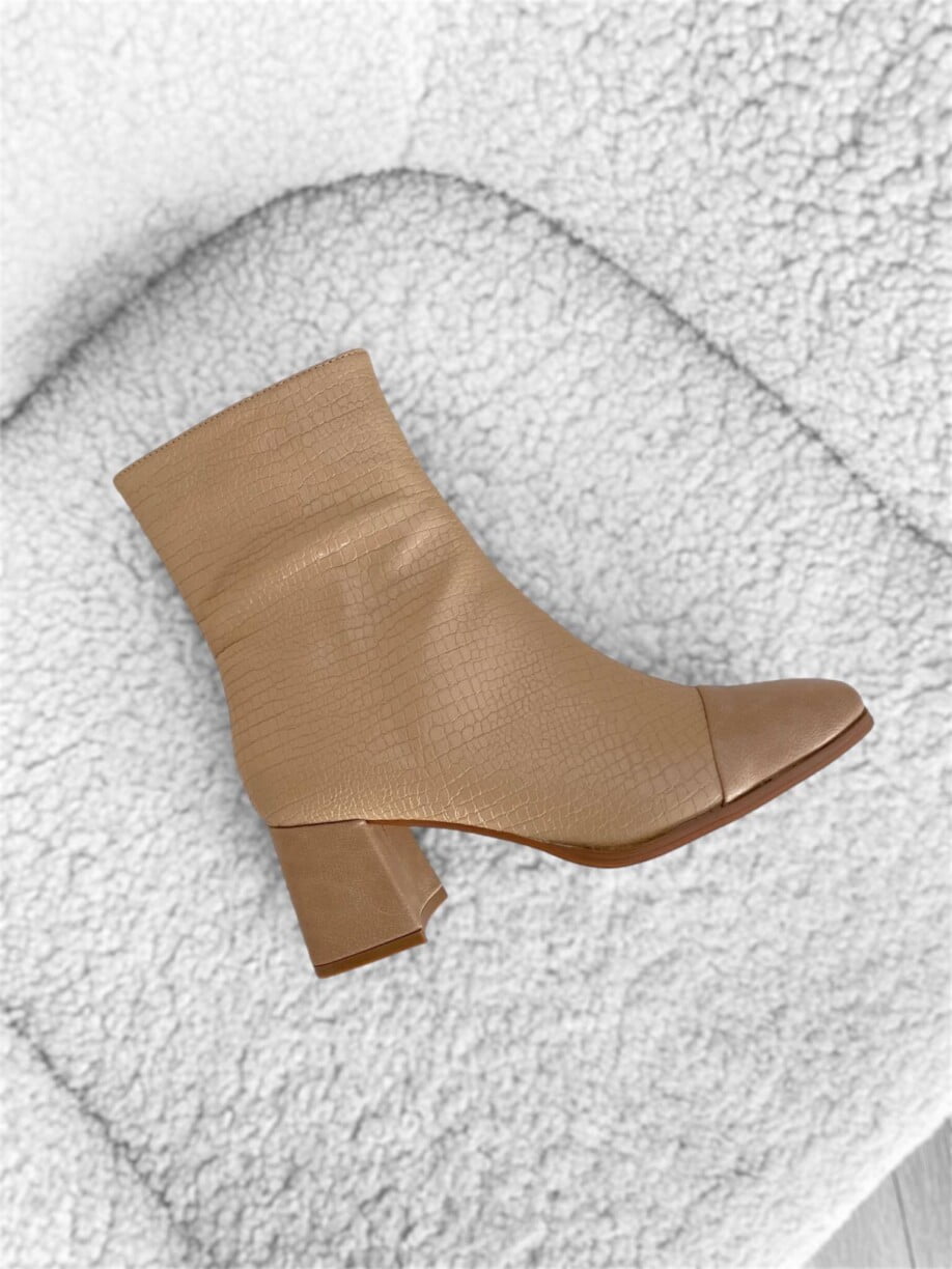 κροκο μποτάκι μπεζ ιδανικό να το φορας στο γραφείο