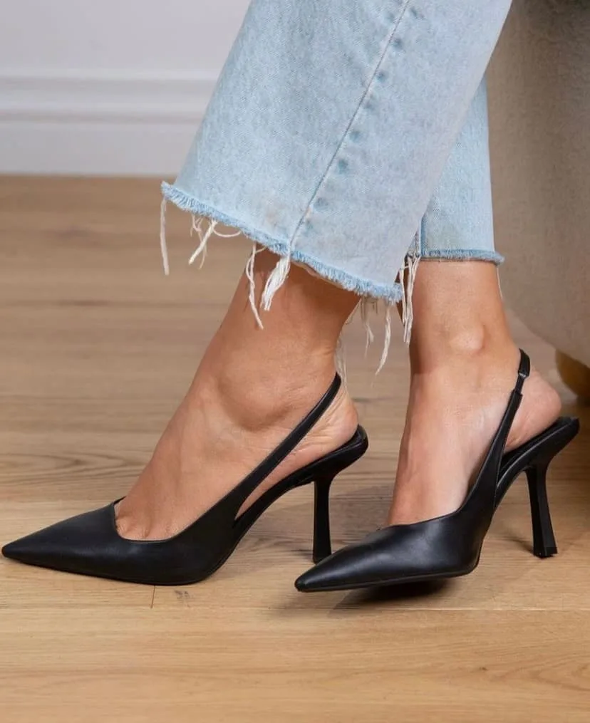 η απολυτη μαυρη γόβα