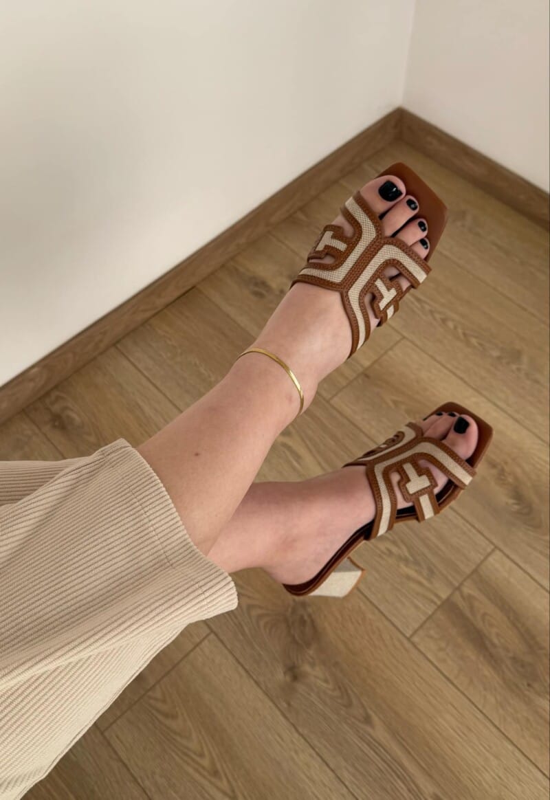 mules με χαμηλό τακούνι