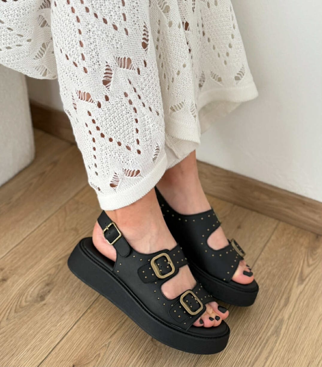 ΠΟΛΥ ΑΝΕΤΑ ΠΑΠΟΥΤΣΙΑ ΜΕ ΑΝΑΤΟΜΙΚΟ ΠΑΤΗΜΑ