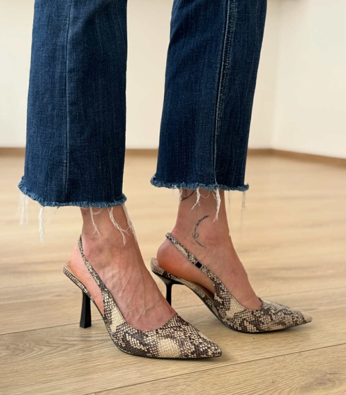 η πιο σικ slingback γοβα animal print φιδιου, το χρωμα της σεζον