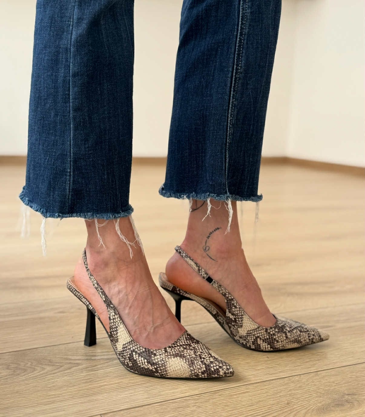 η πιο σικ slingback γοβα animal print φιδιου, το χρωμα της σεζον