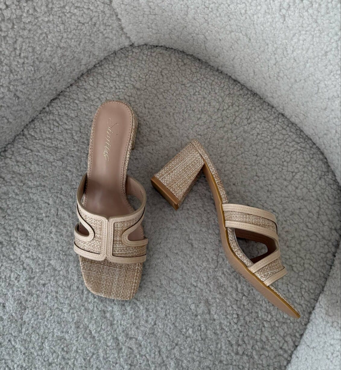 ιδιαιτερα mules ψαθινα με χοντρο χαμηλο τακουνι