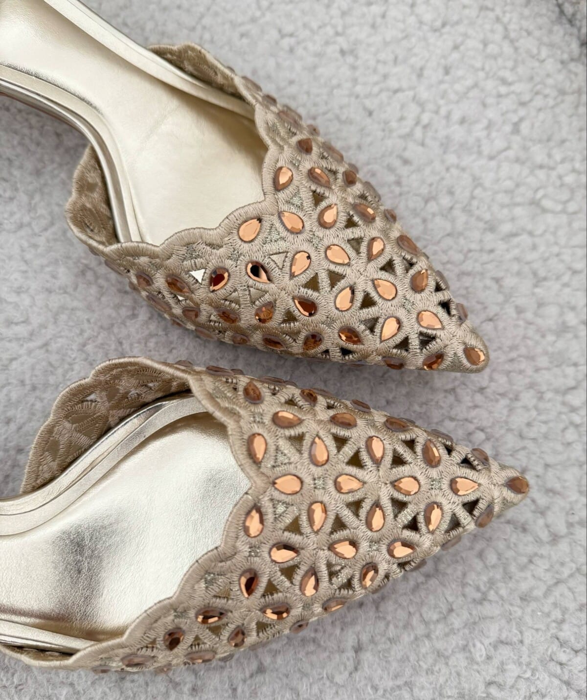 χρυσα γοβακια με στρας ιδανικα για γαμουσ και βαφτίσεις