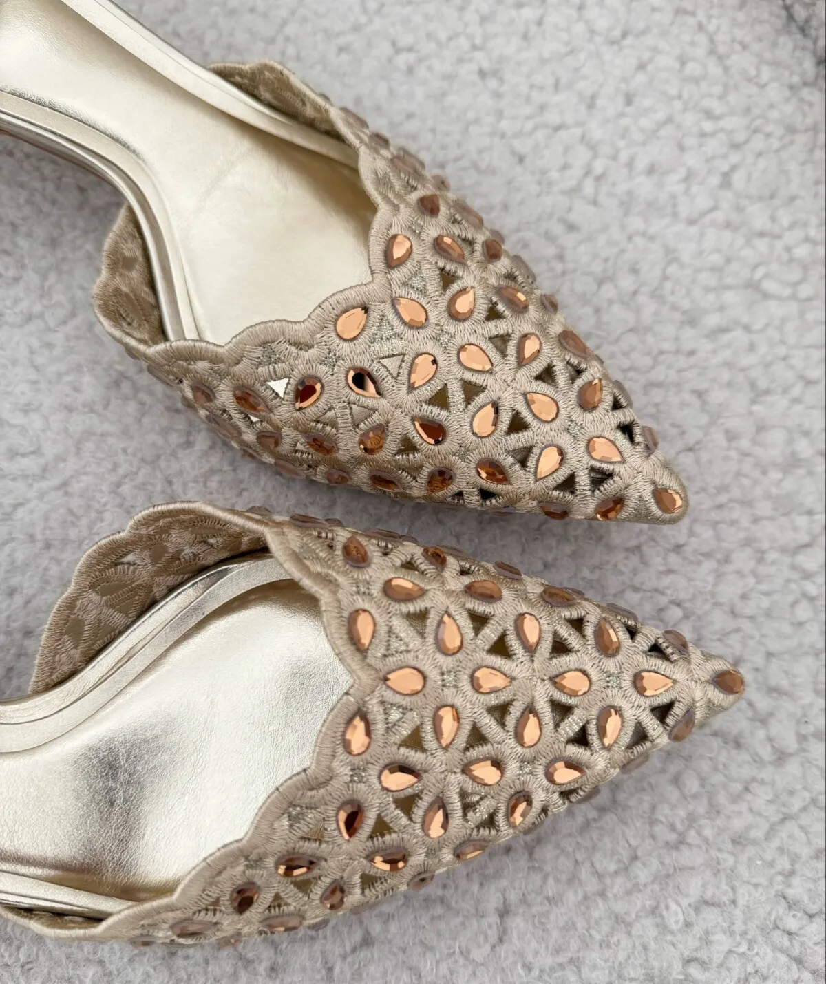 χρυσα γοβακια με στρας ιδανικα για γαμουσ και βαφτίσεις