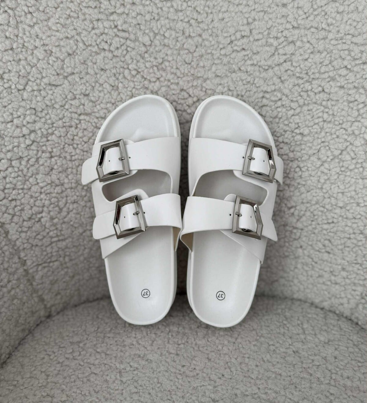 ΑΣΠΡΕΣ ΔΙΣΟΛΕΣ ΠΑΝΤΟΦΛΕΣ ΜΕ ΛΟΥΡΑΚΙΑ ΚΑΙ ΑΓΚΡΑΦΑ