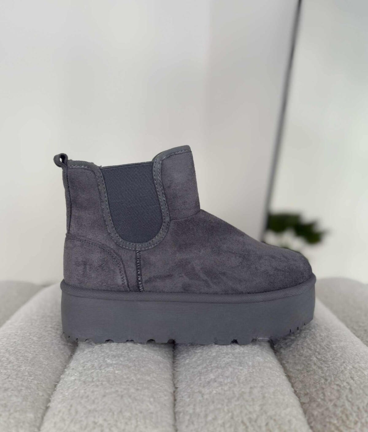 ΓΚΡΙ ΜΠΟΤΑΚΙ ΜΕ ΓΟΥΝΑ UGG
