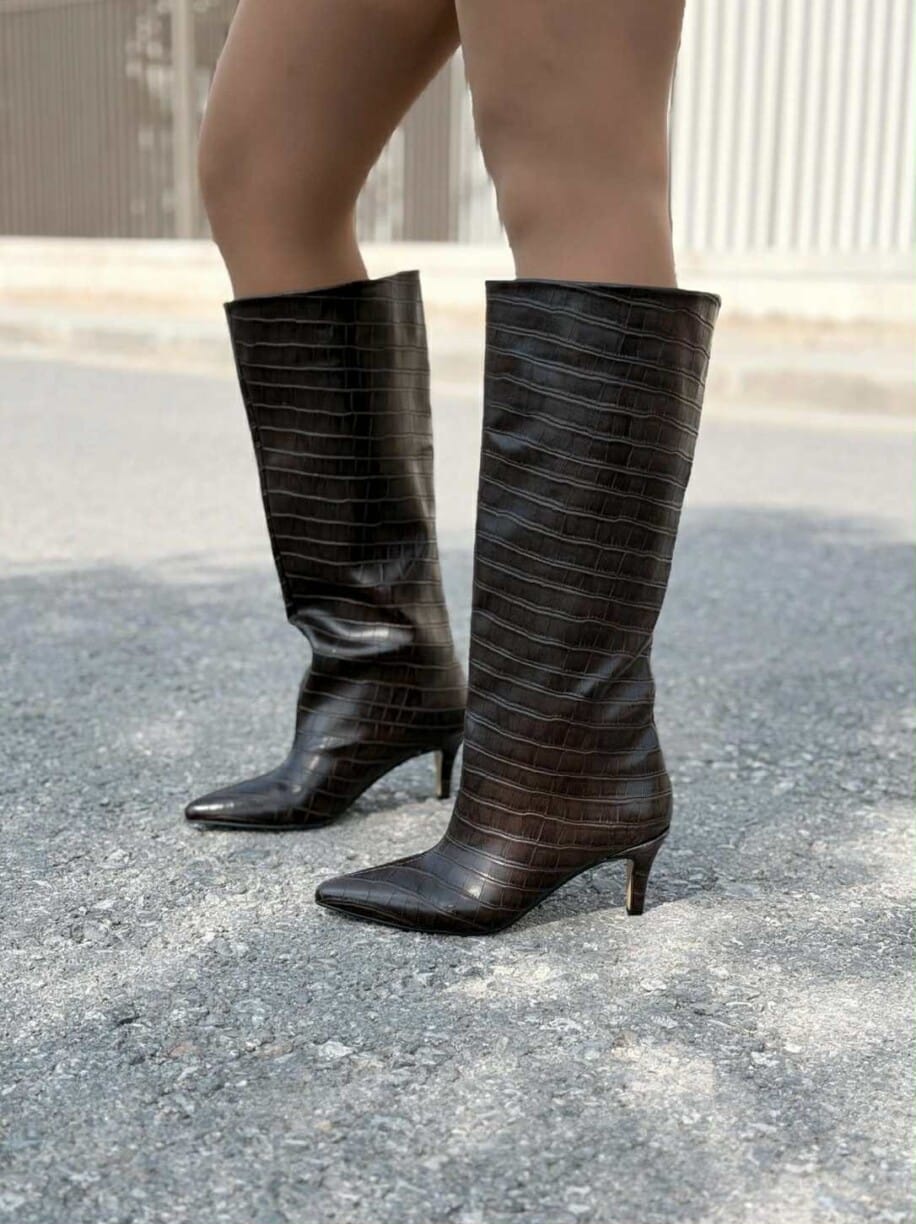 καφέ μπότες με χαμηλό τακούνι