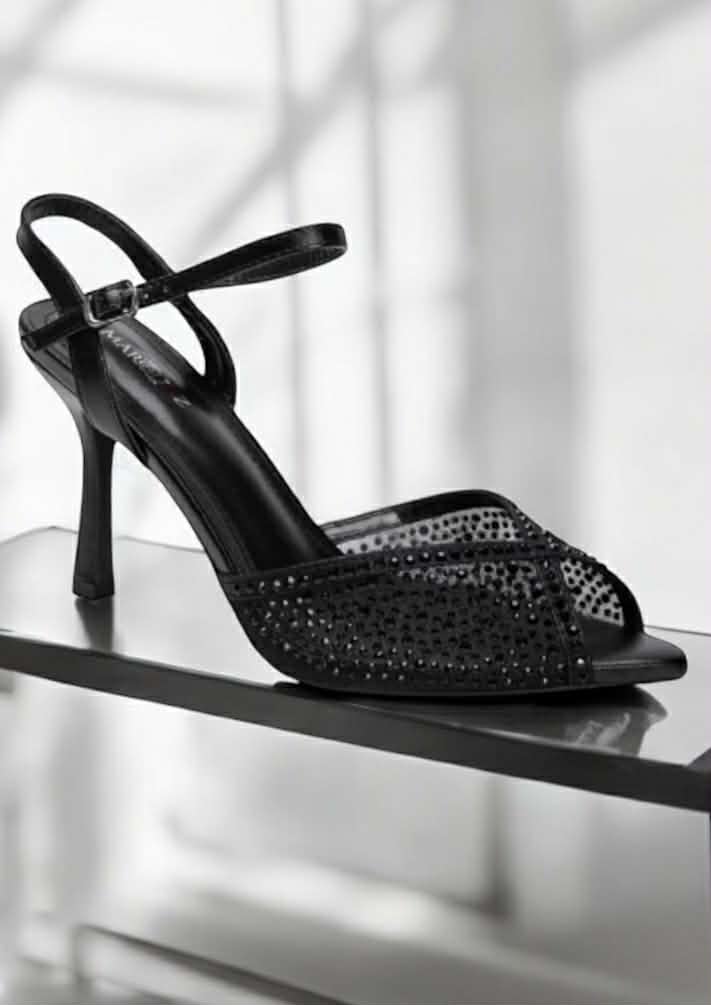 μυτερό πέδιλο με στρας στο μπροστινό μέρος