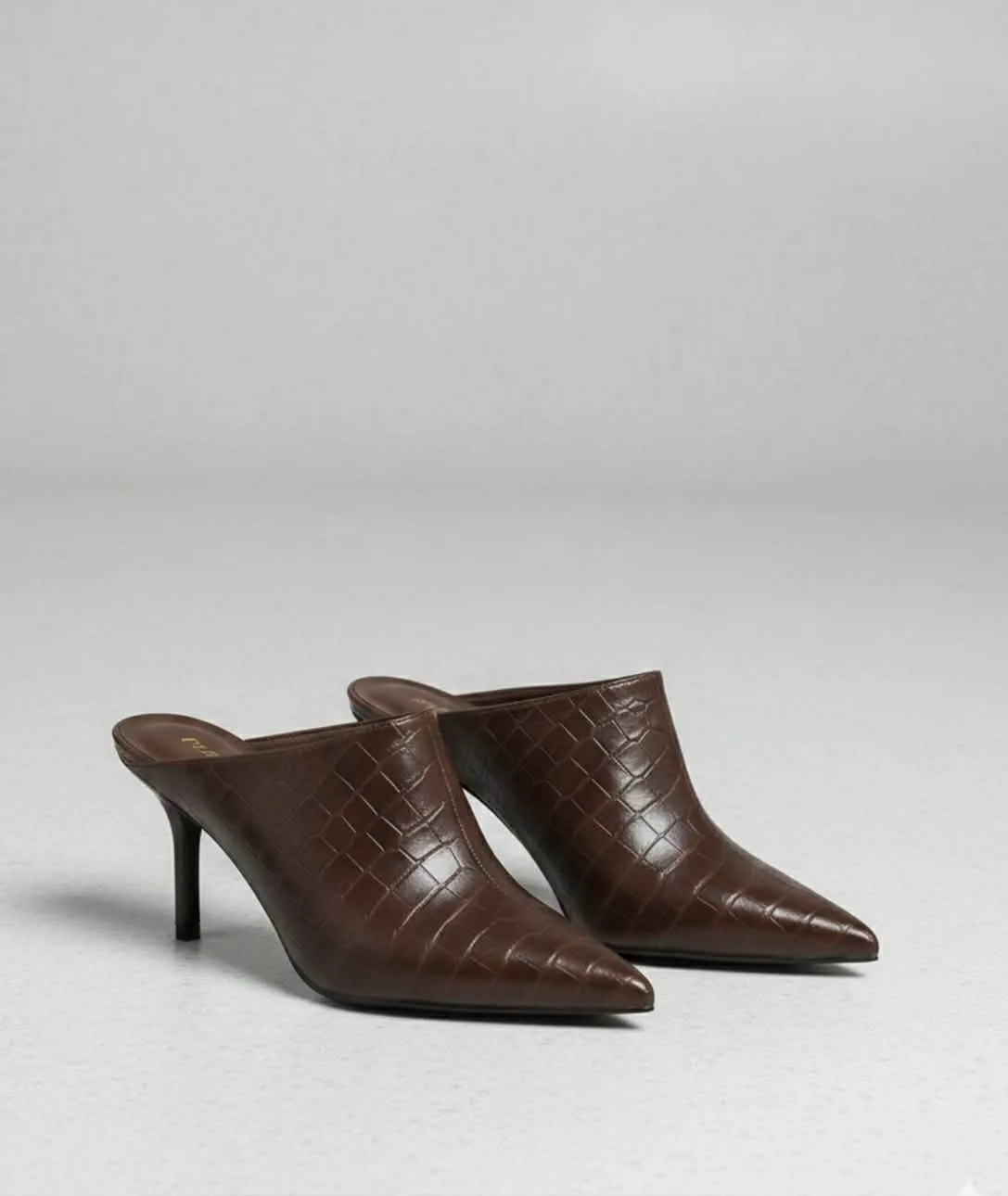 άνετα κροκό καφέ mules