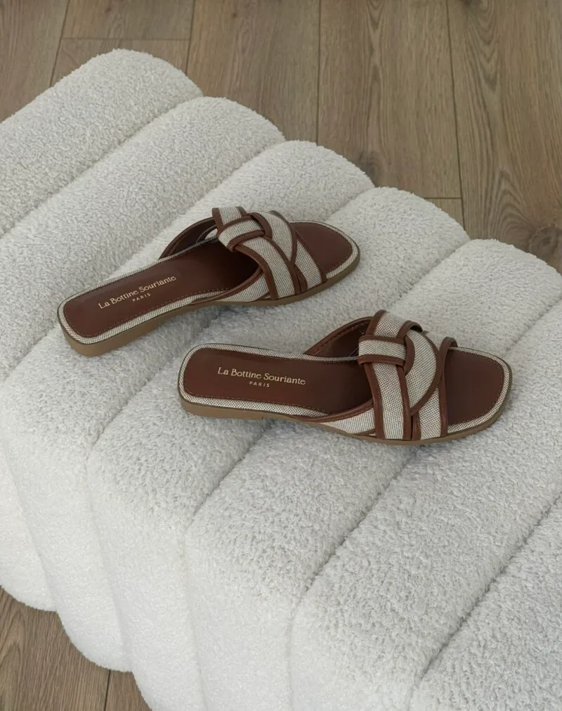 ΦΛΑΤ ΣΑΝΔΆΛΙΑ ΤΑΜΠΑ ΧΡΩΜΑ ΓΙΑ ΚΑΘΕ ΜΕΡΑ