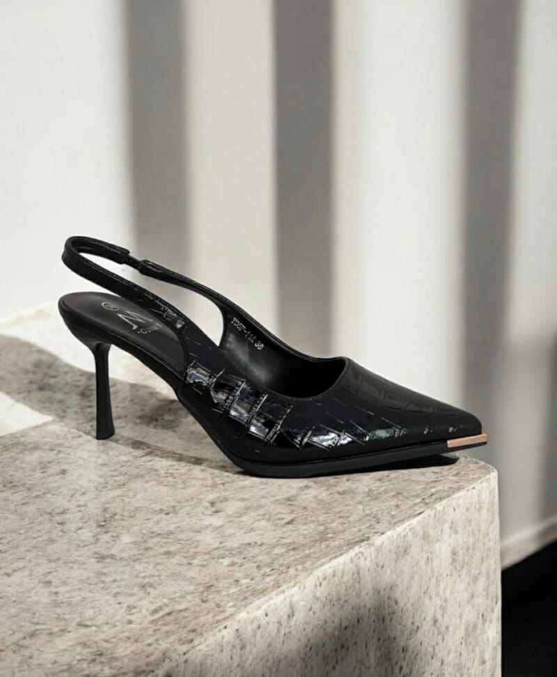 slingback κροκό γόβες με χρυσή λεπτομέρεια μπροστά.