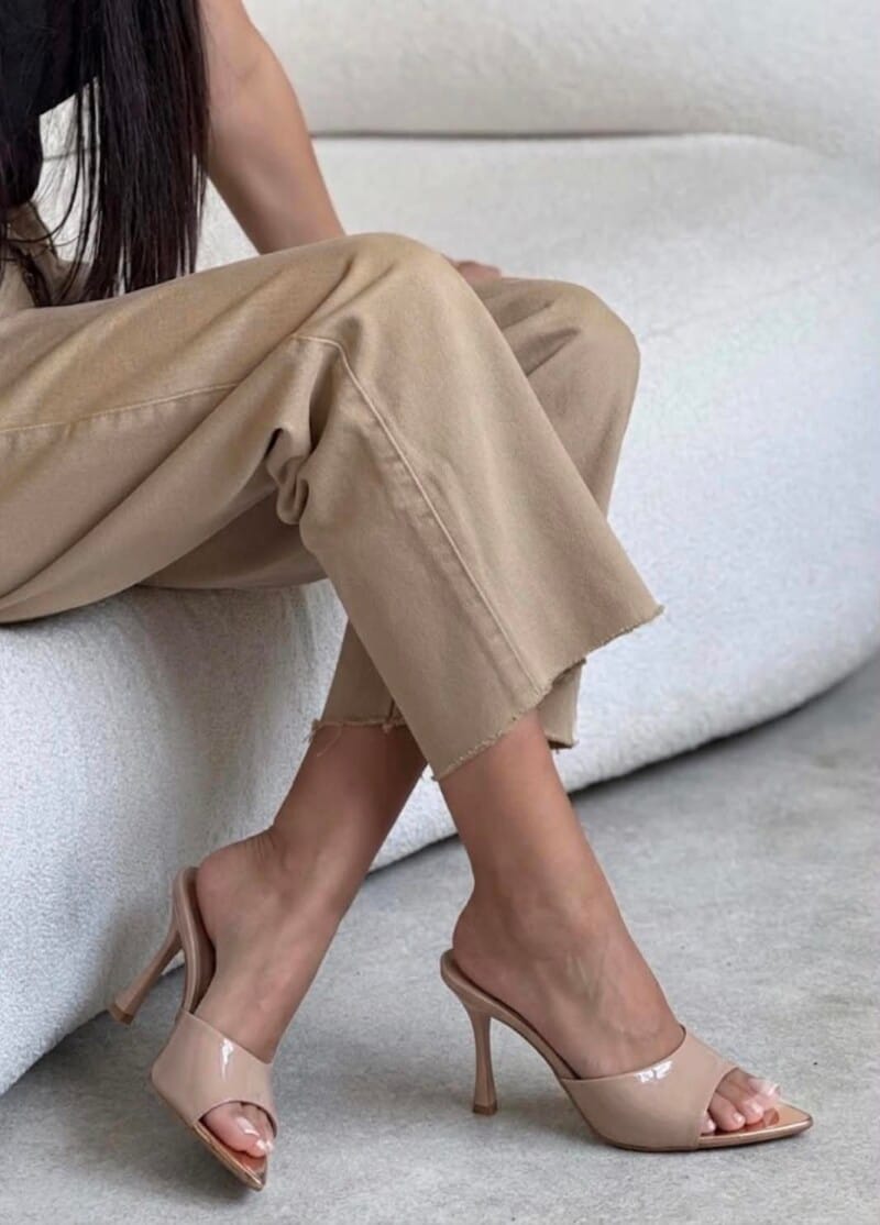 nude_mules
