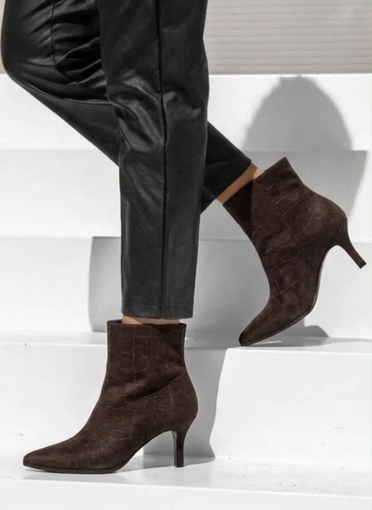 ΚΡΟΚΟ ΚΑΦΕ ΜΠΟΤΑΚΙ ΜΕ KITTEN HEELS